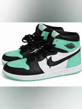 Nike Air Jordan 1 Retro High OG Green Glow DZ5485-130 Men’s 9.5 Shoes Well Kept.
